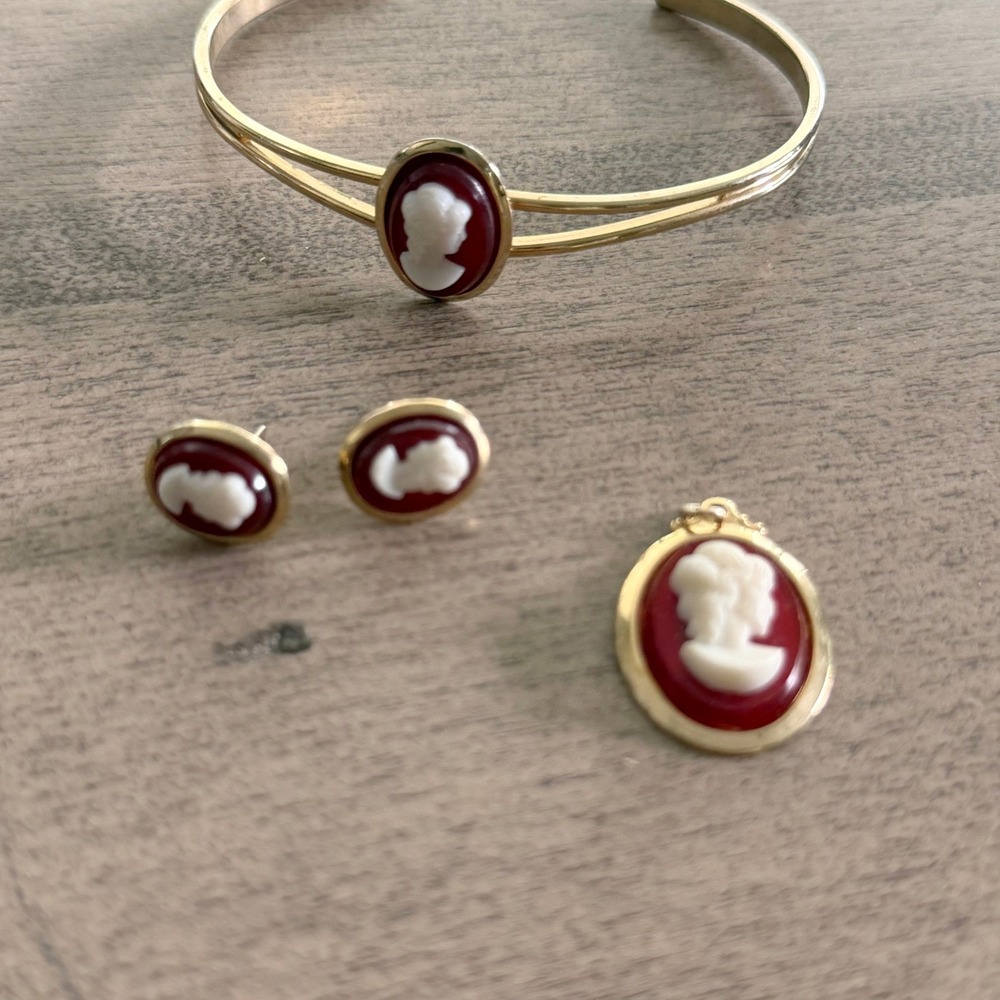 Vintage Gold Tone Red Cameo Jewelry Set Cuff Bracelet Stud Earrings Pendant